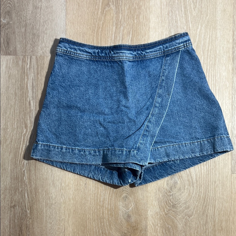 H&M Denim Wrap-Front Jean Shorts in Denim Blue